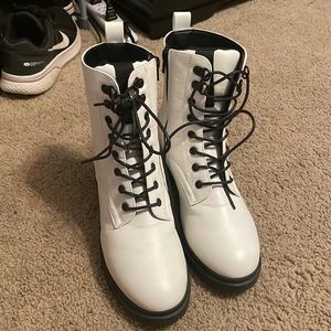 Size 7.5 white boots never worn